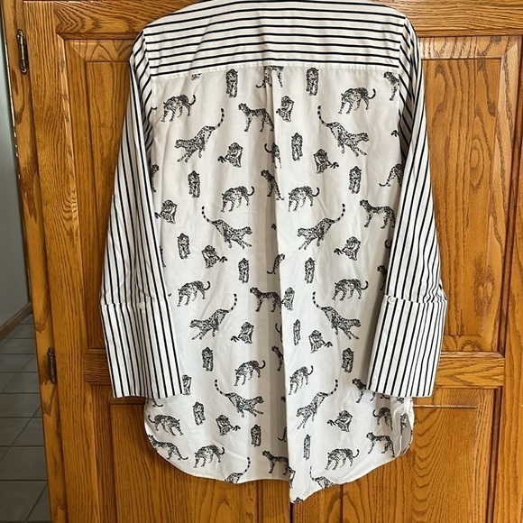 CHICO'S No Iron Button down Tunic Cheetah and Stripe Top Classic Style - Picture 11 of 12
